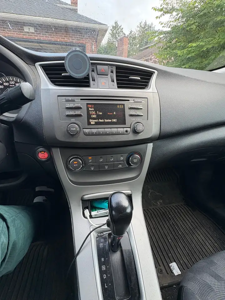 Nissan Sentra снимка Nissan Sentra