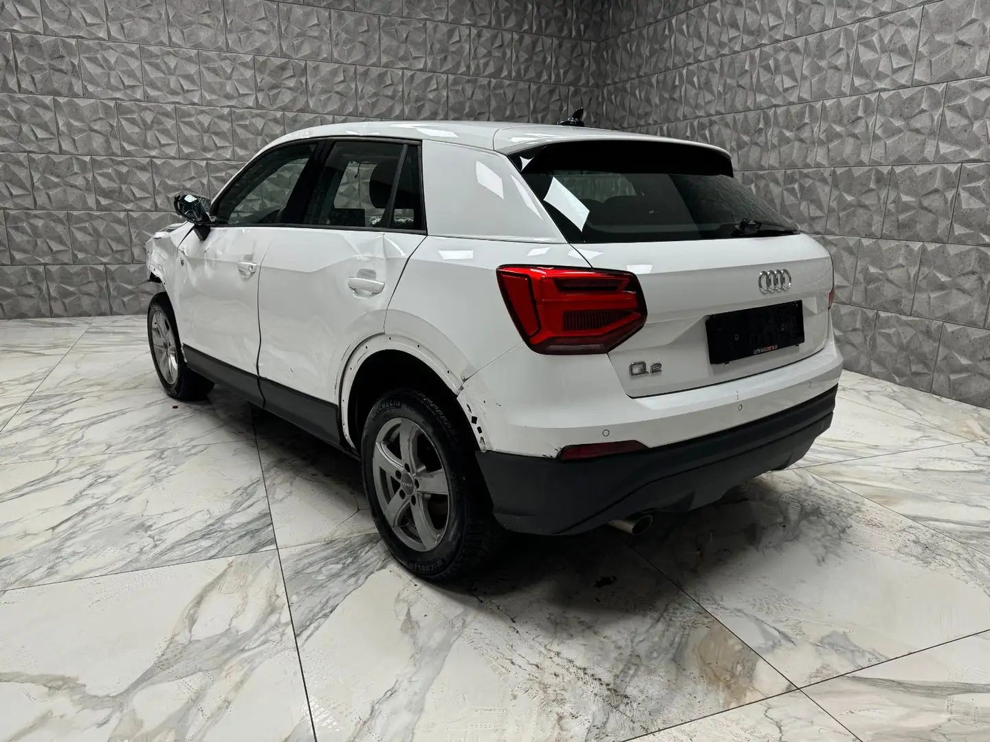 Audi Q2 30 TFSI basis* Weiß - 2