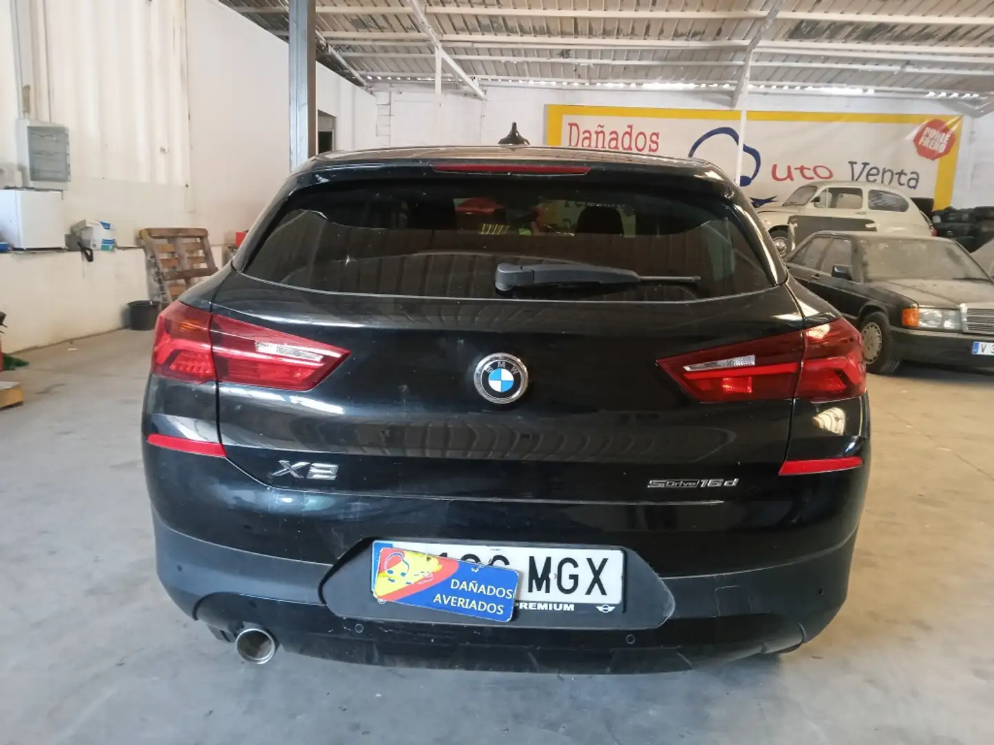 BMW X2 sDrive 18dA Zwart - 1