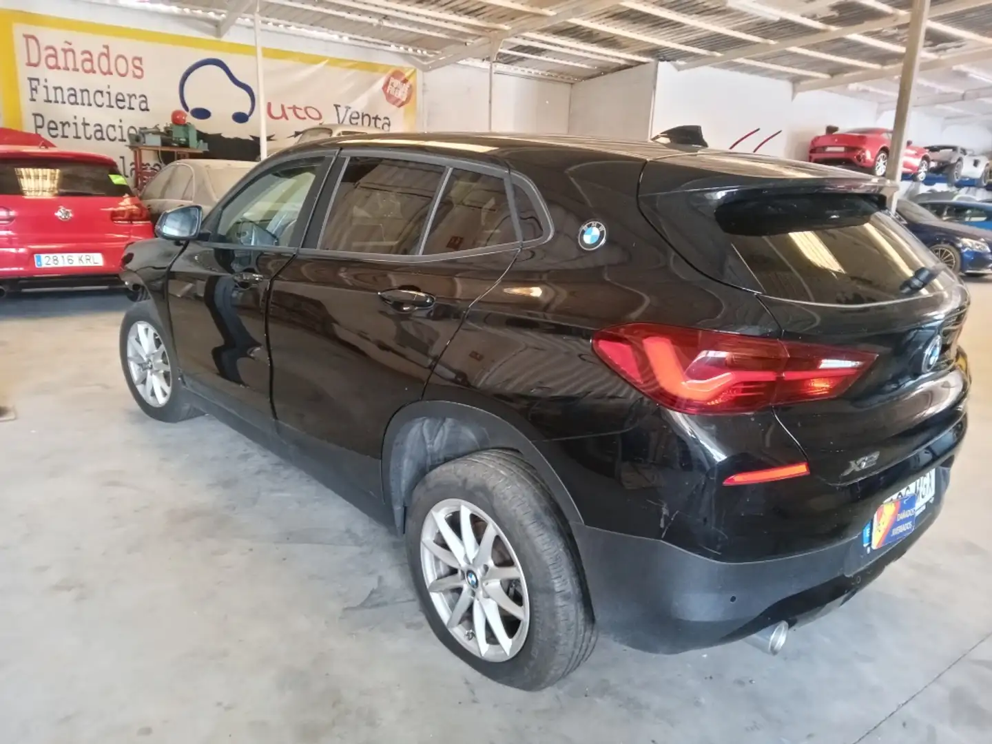 BMW X2 sDrive 18dA Zwart - 2