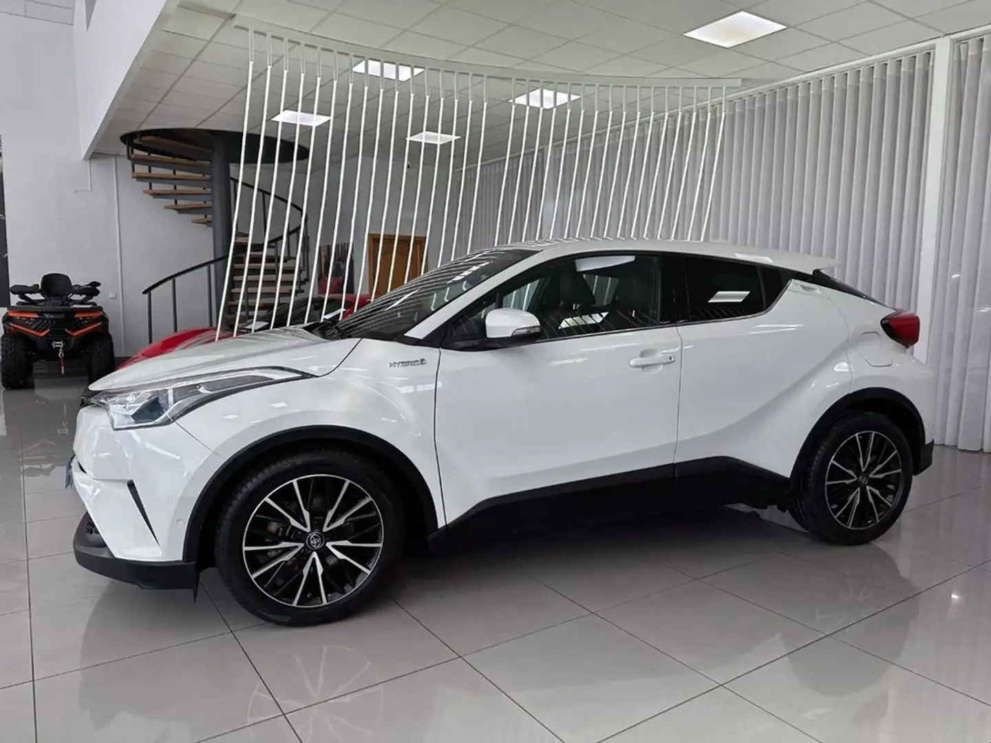 Toyota C-HR 125H Advance Blanco - 2