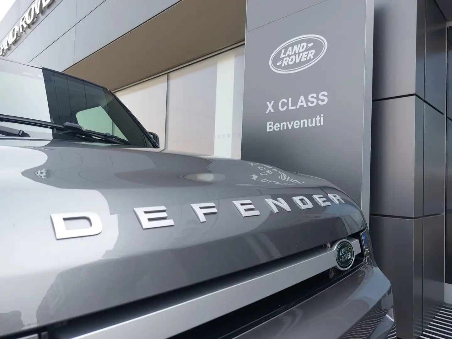 Land Rover Defender 90 3.0D I6 250 CV   X-Dynamic SE  IVA ESPOSTA Grigio - 2