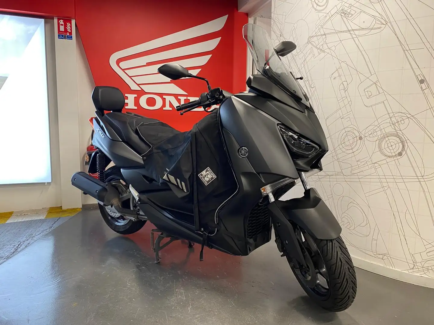 Yamaha X-Max 125 Noir - 1