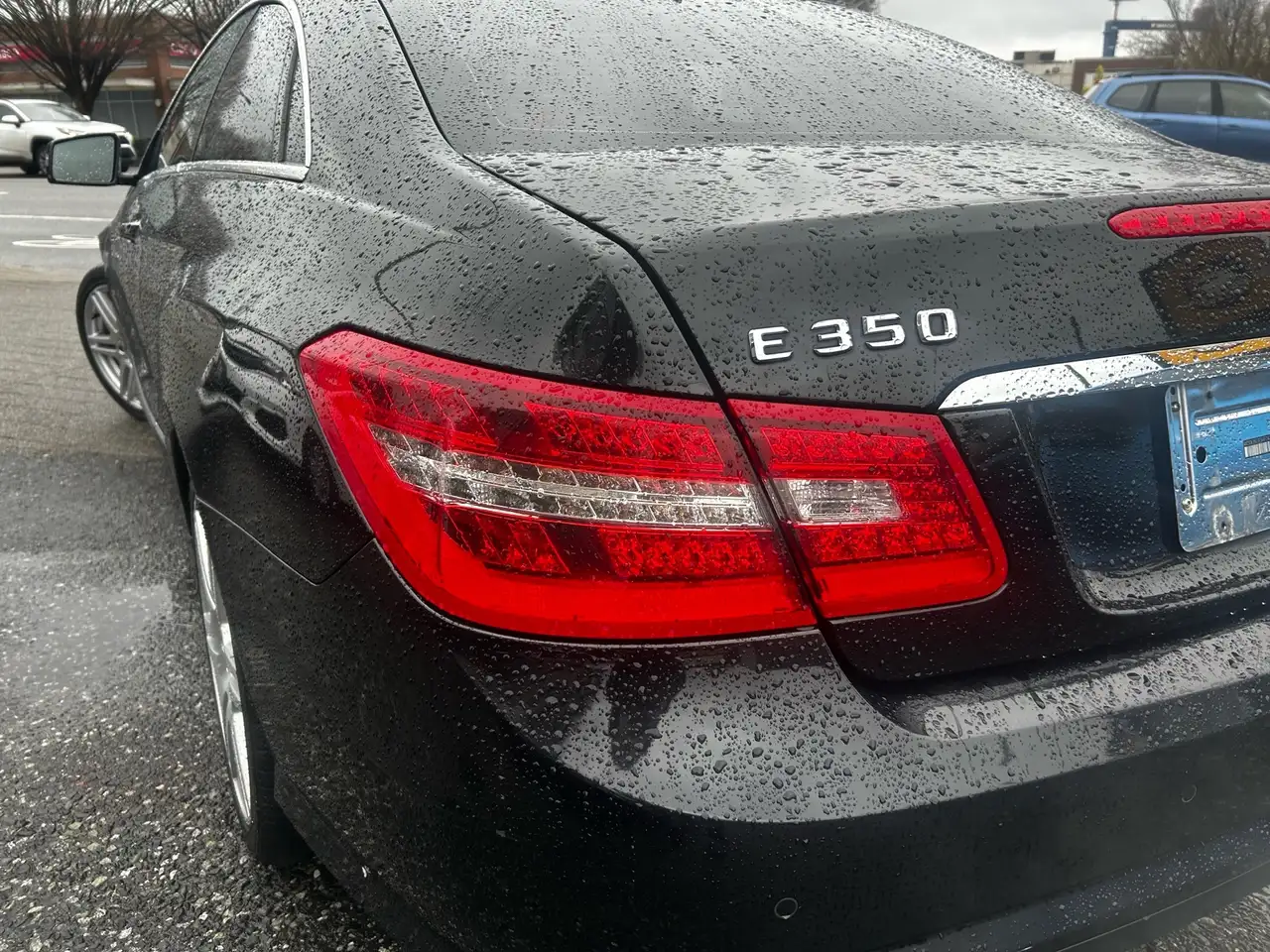 Mercedes-Benz E-Class снимка Mercedes-Benz E-Class