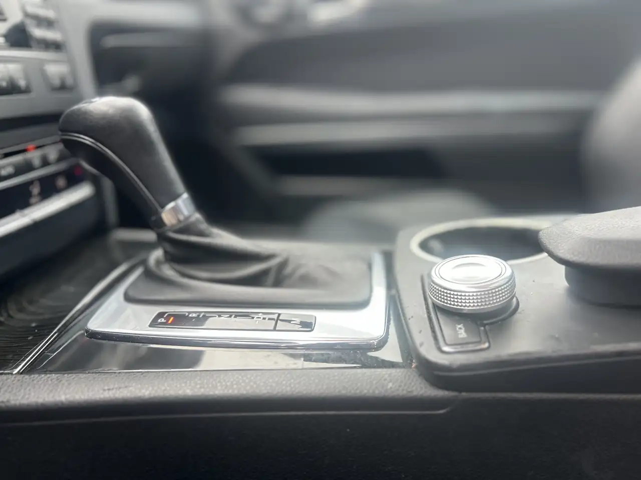 Mercedes-Benz E-Class снимка Mercedes-Benz E-Class