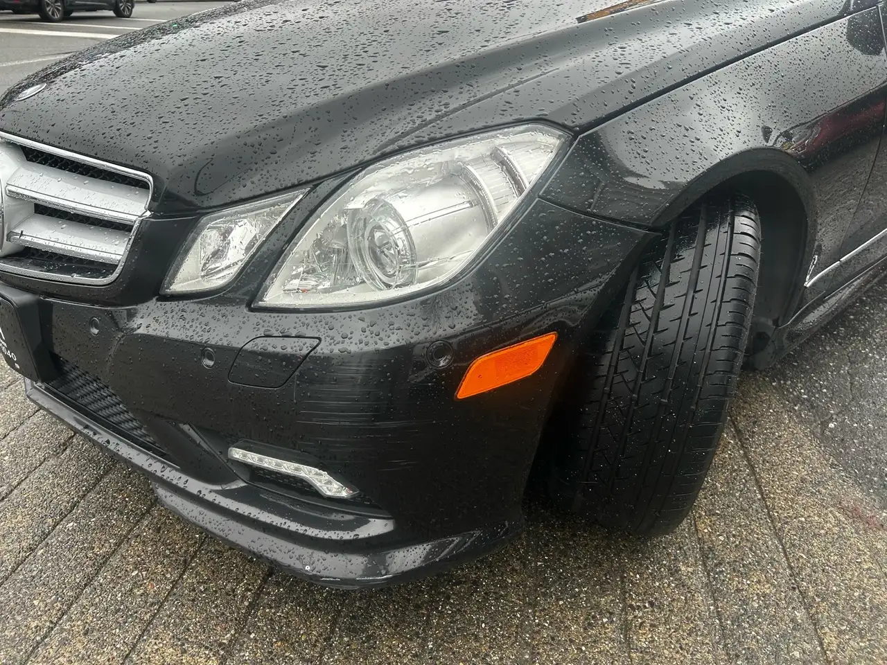 Mercedes-Benz E-Class снимка Mercedes-Benz E-Class