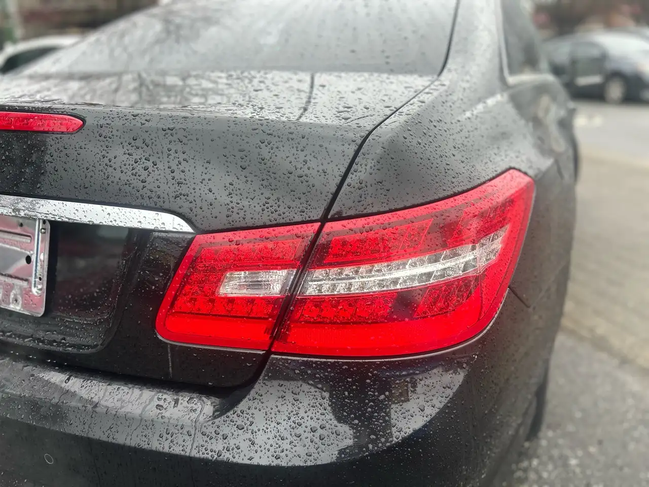 Mercedes-Benz E-Class снимка Mercedes-Benz E-Class