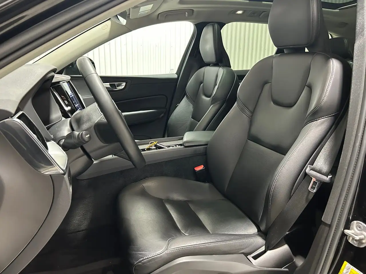 Volvo XC60 снимка Volvo XC60
