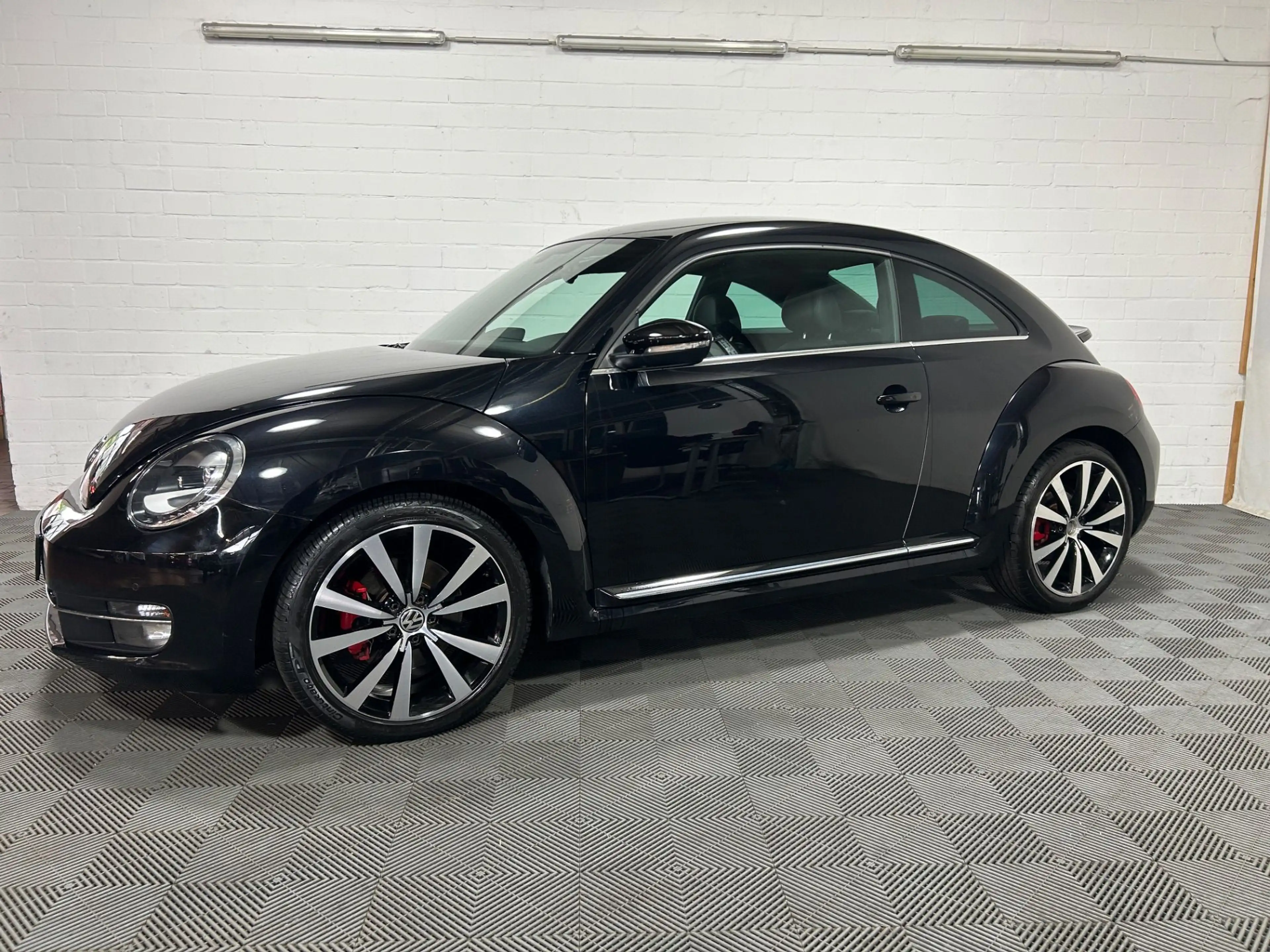Volkswagen Beetle 2.0 TSI Sport — photo 3