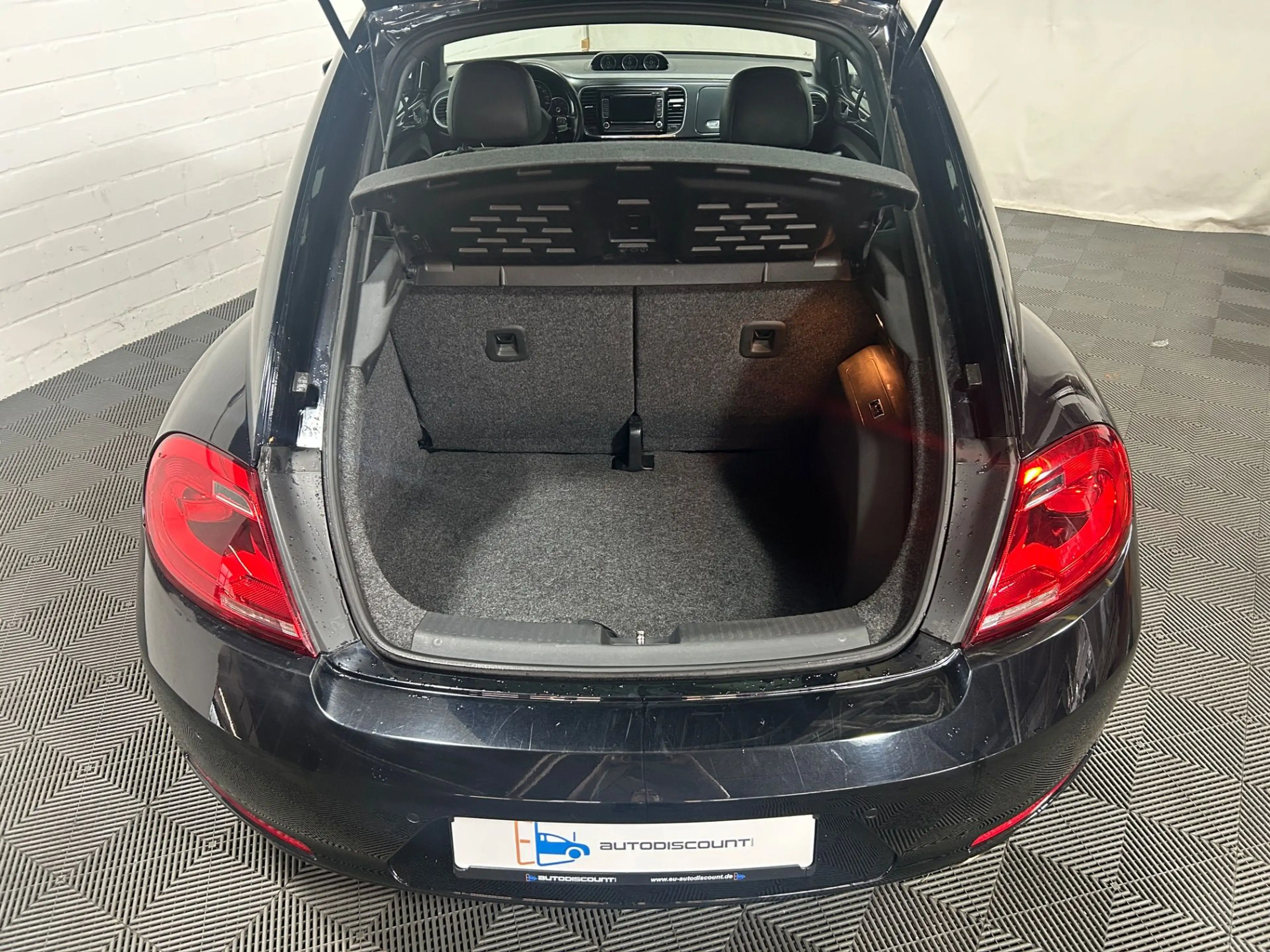 Volkswagen Beetle 2.0 TSI Sport — photo 8