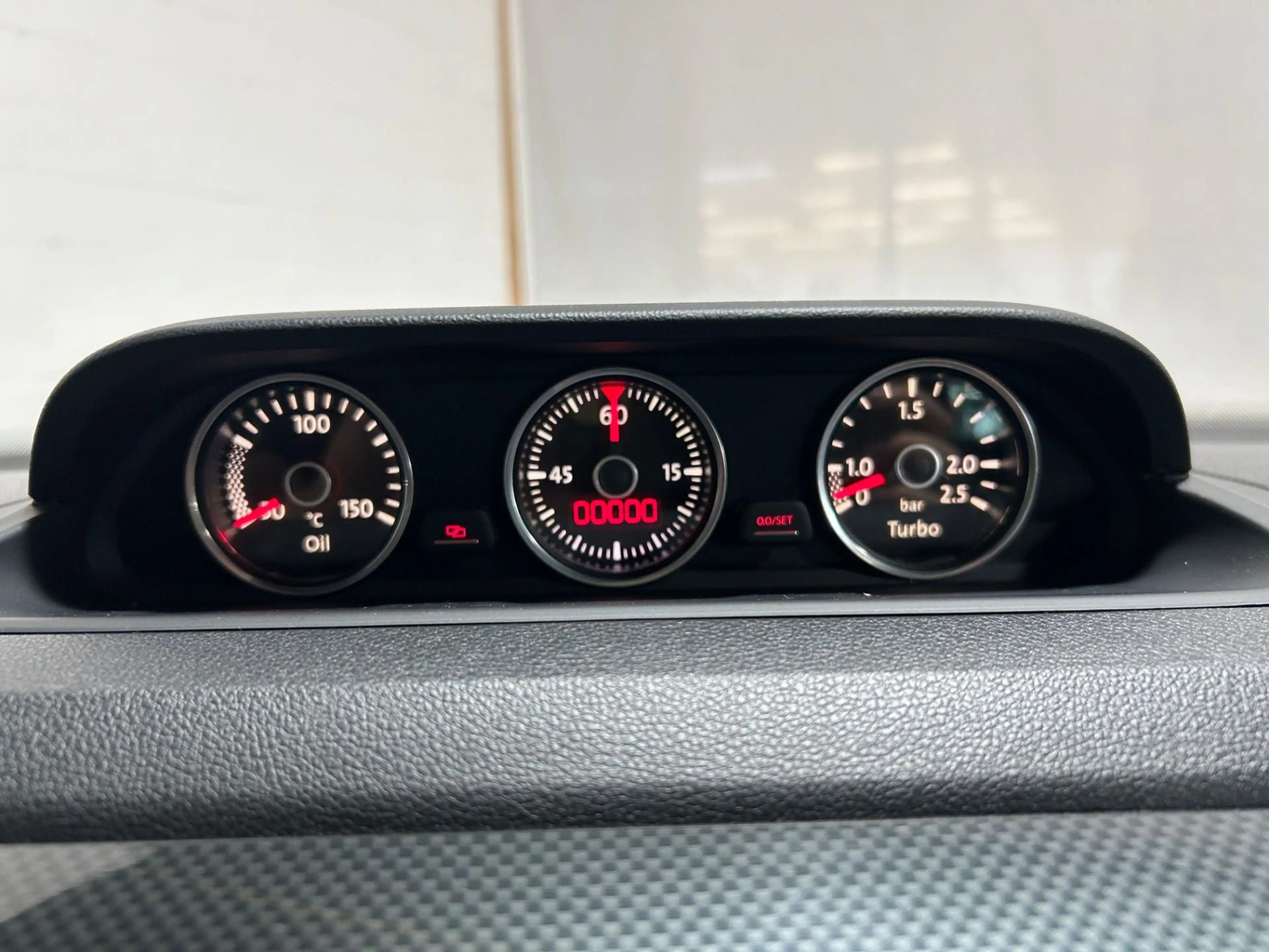 Volkswagen Beetle 2.0 TSI Sport — photo 13