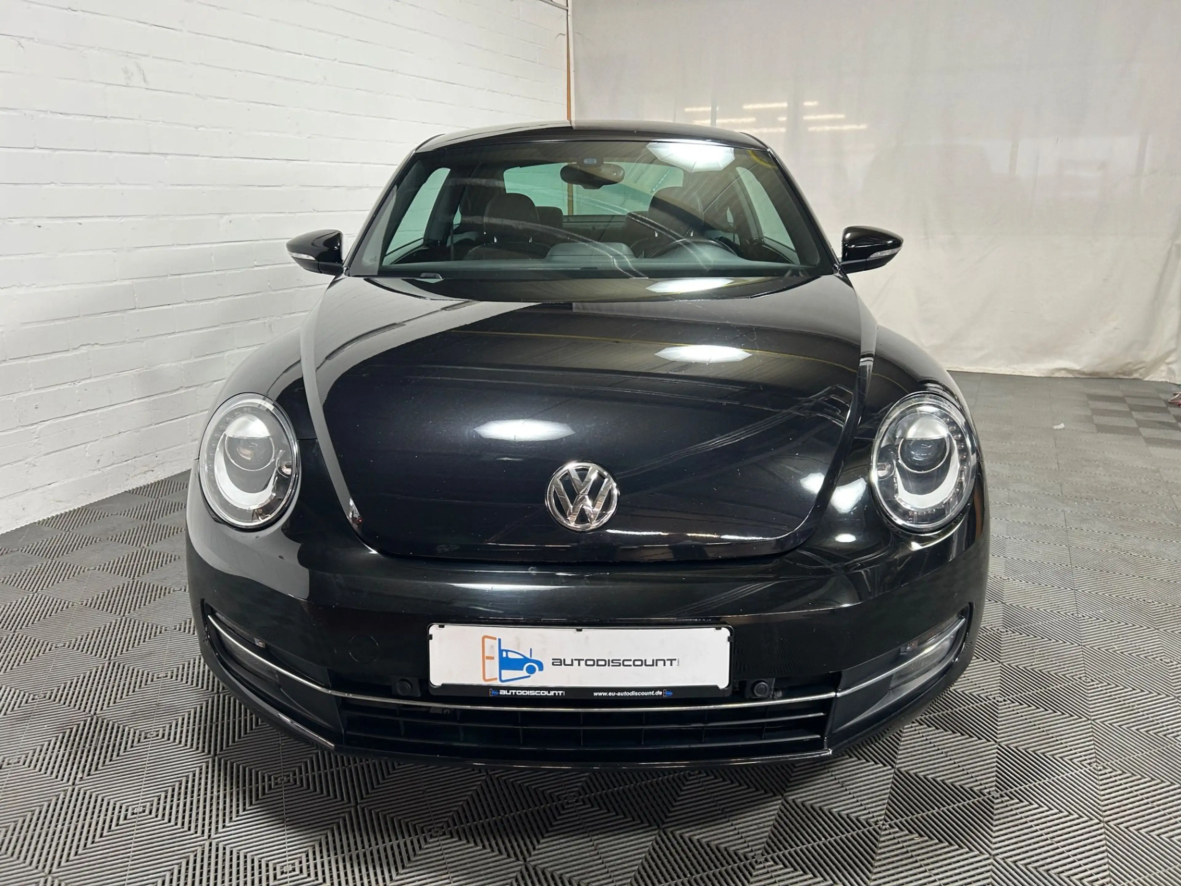 Volkswagen Beetle 2.0 TSI Sport — photo 2