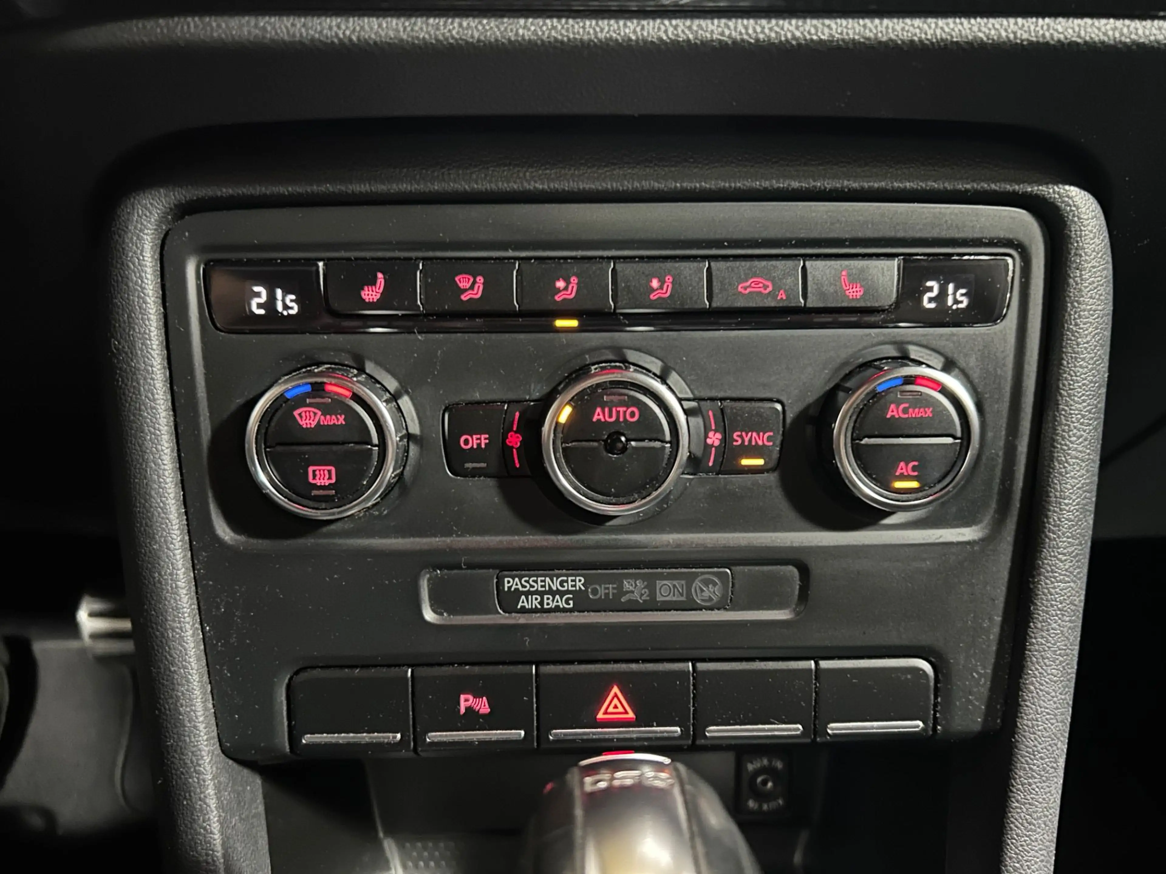 Volkswagen Beetle 2.0 TSI Sport — photo 12