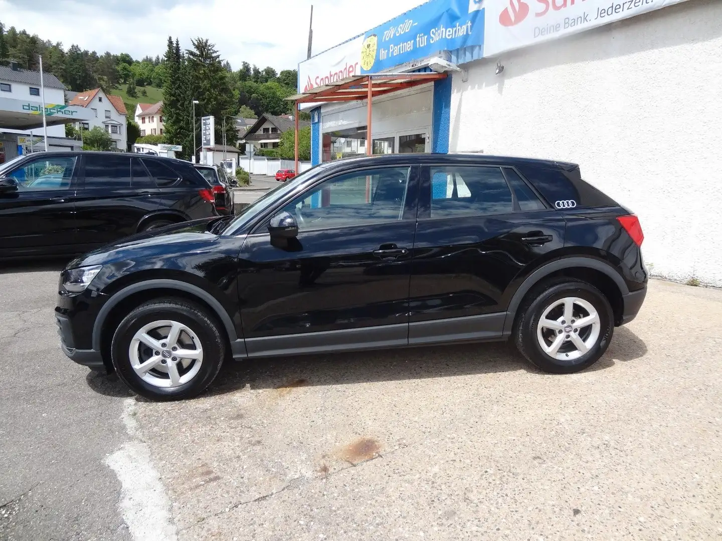Audi Q2 basis/2.Hand/SitzH/AHK/PDC/116PS/Garantie Noir - 2