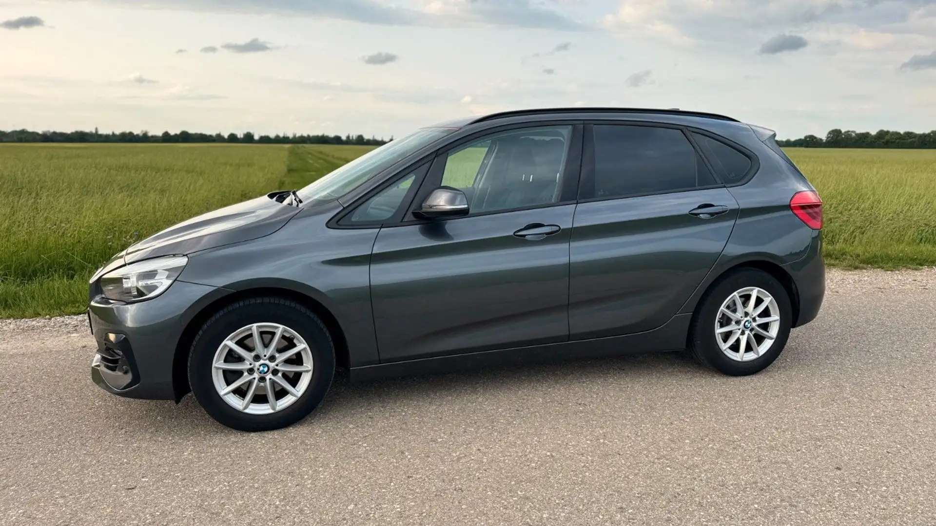BMW 218 i Active Tourer Aut. Adv. 84´km neues Modell Grau - 2