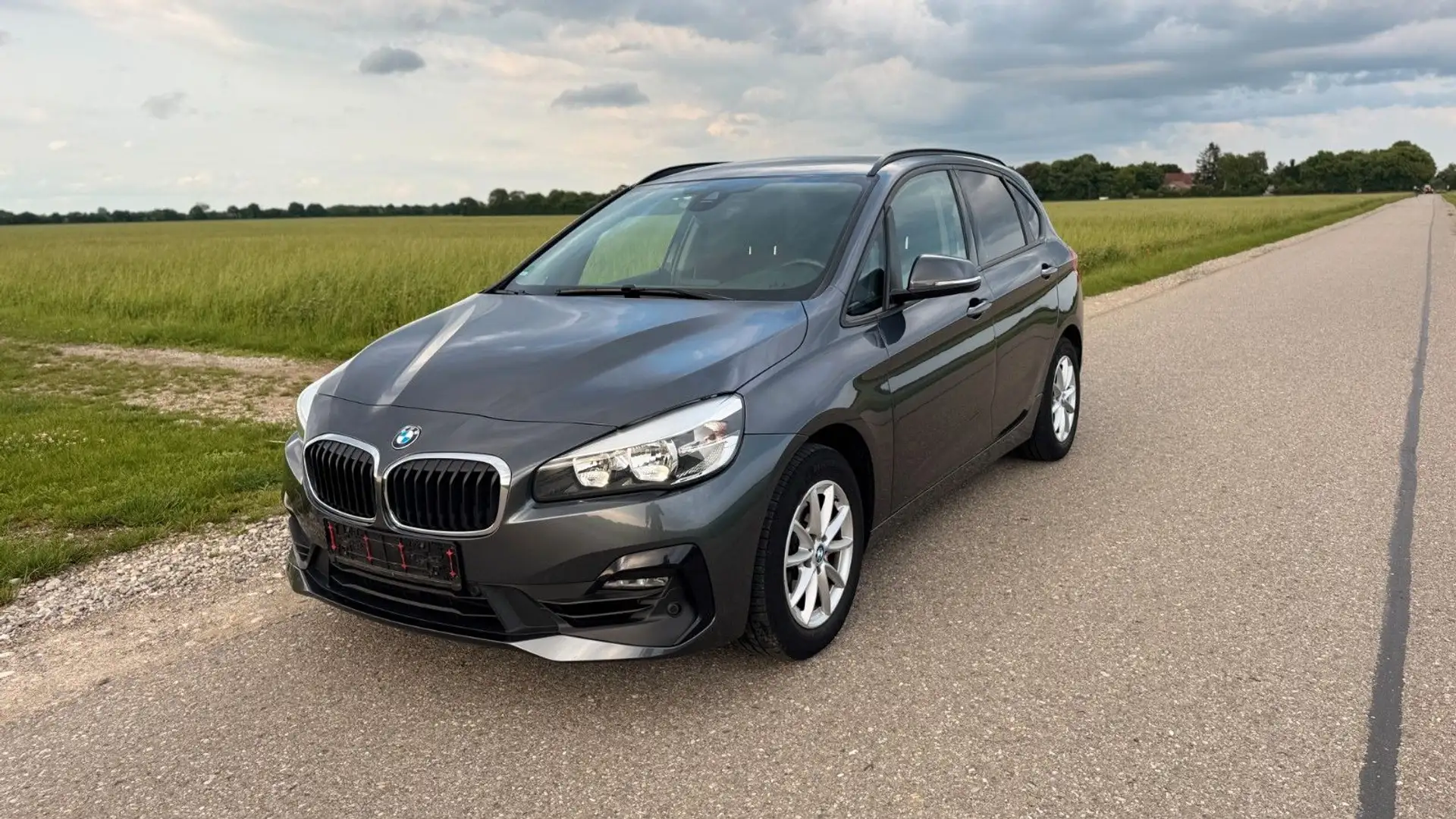 BMW 218 i Active Tourer Aut. Adv. 84´km neues Modell Grau - 1