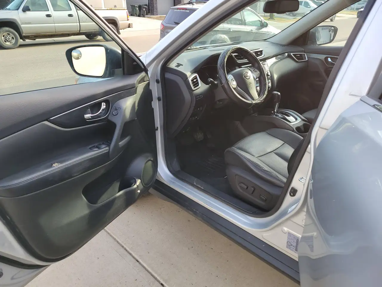 Nissan Rogue снимка Nissan Rogue