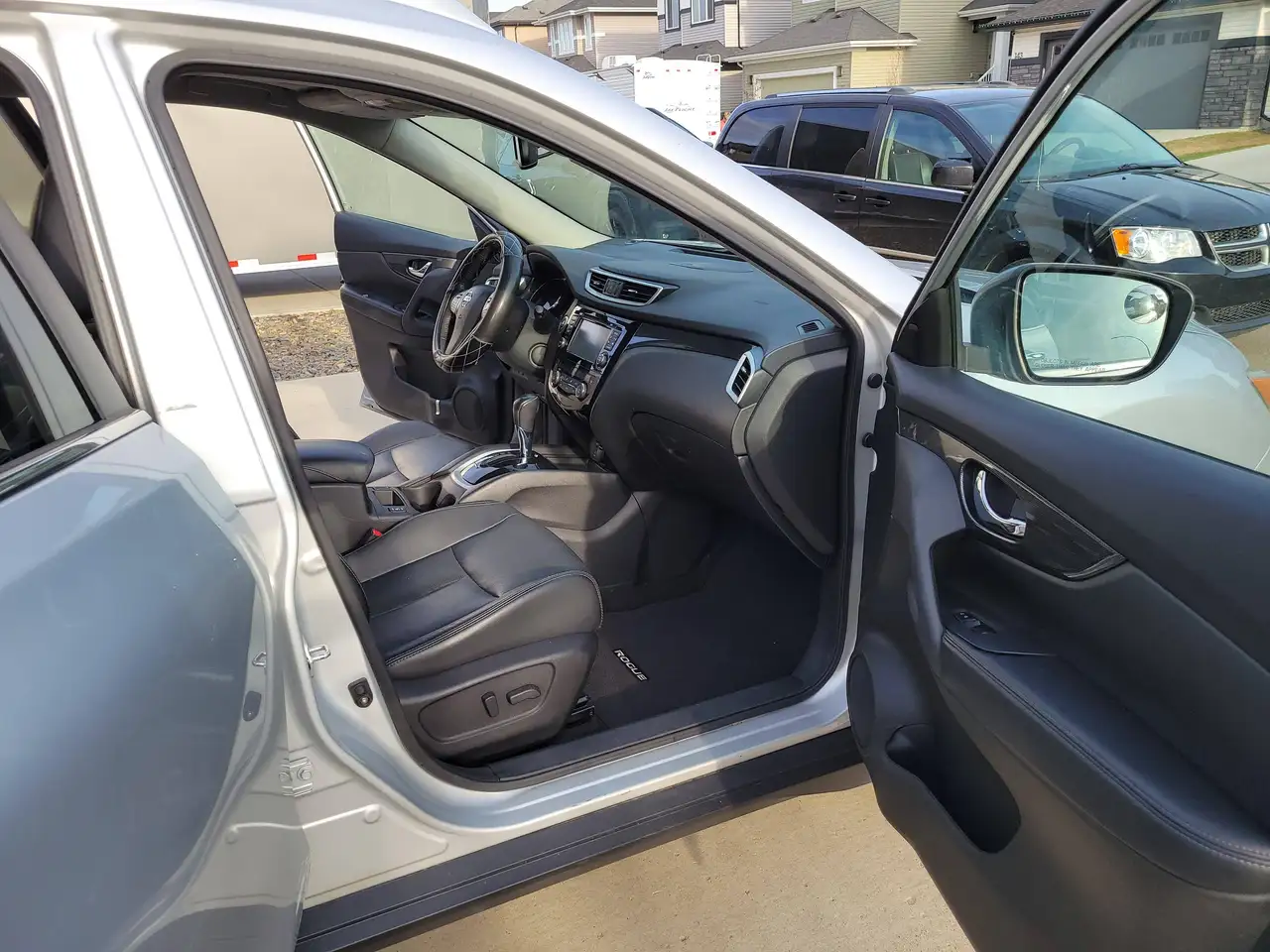 Nissan Rogue снимка Nissan Rogue