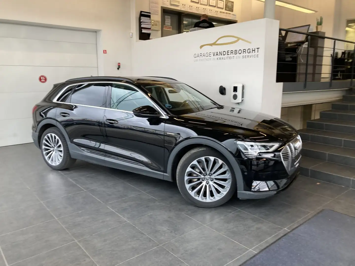 AUDI E-tron