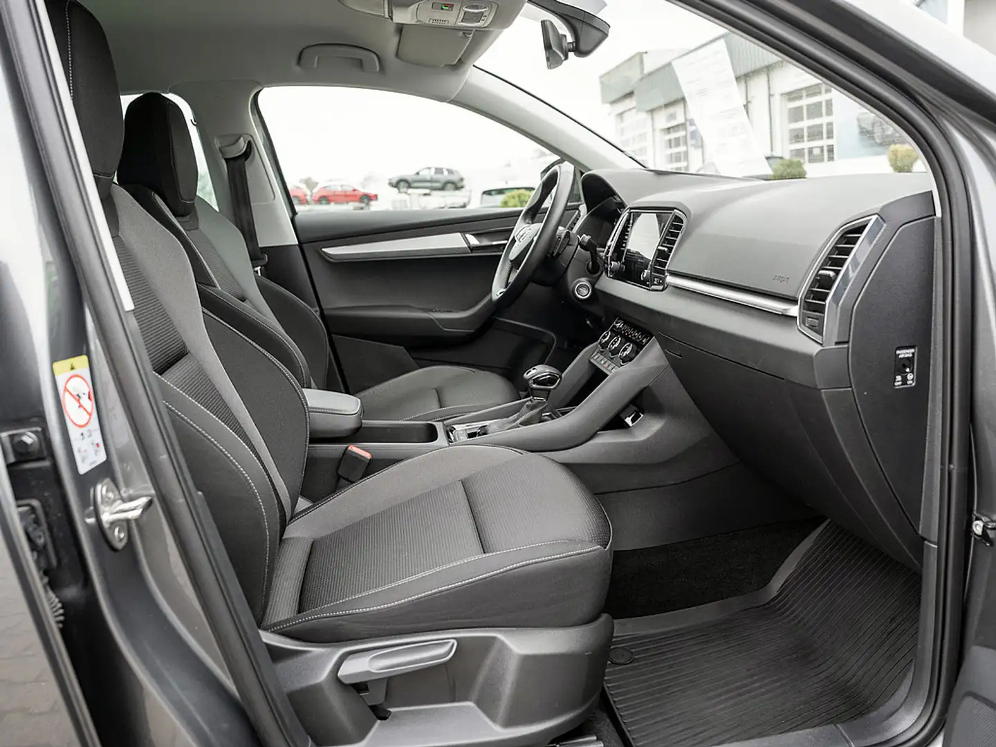 Skoda Karoq 1.5 TSI DSG Tour MATRIX LED KAMERA SHZ Grau - 2