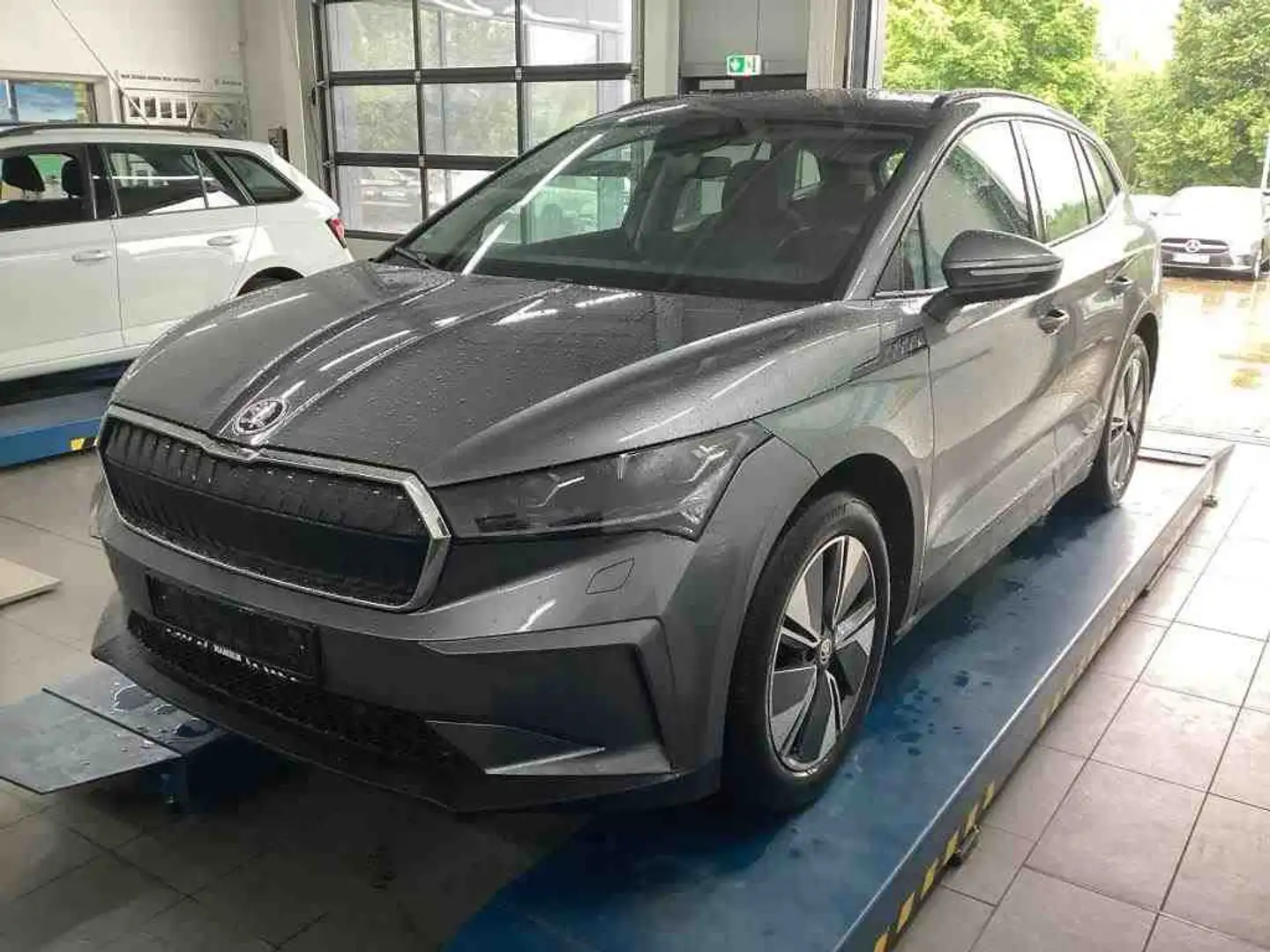 Skoda Enyaq 60 Loft/AHK/Matrix/Navi/Sitzhzg/Wärmepumpe Grau - 2