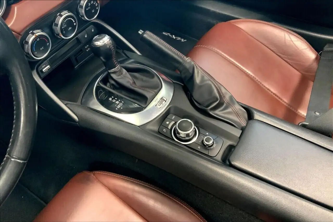 Mazda MX-5 Miata снимка Mazda MX-5 Miata