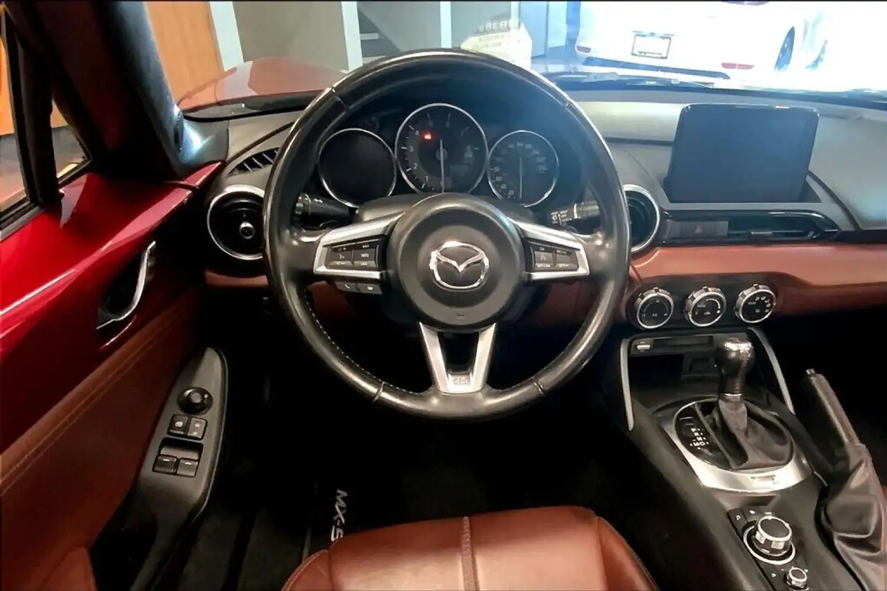 Mazda MX-5 Miata снимка Mazda MX-5 Miata