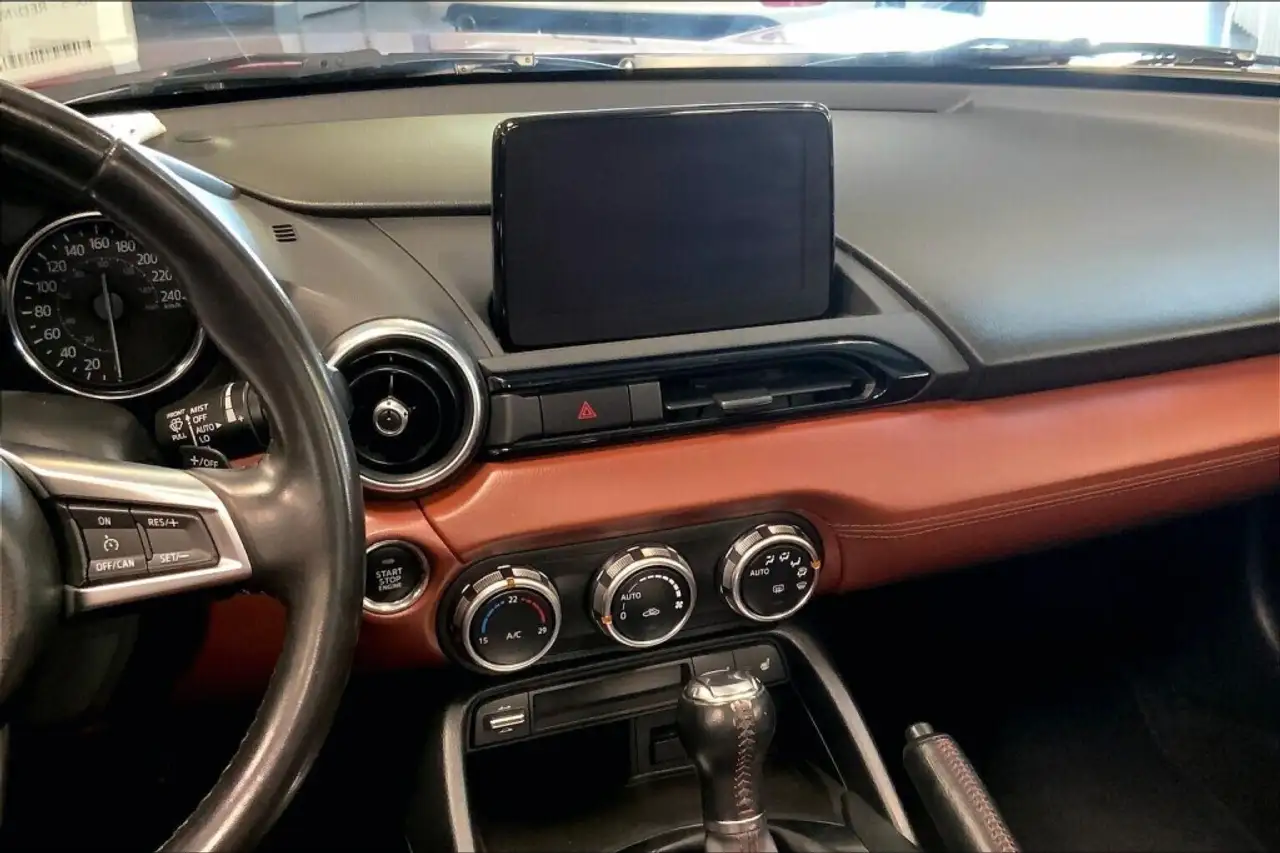 Mazda MX-5 Miata снимка Mazda MX-5 Miata