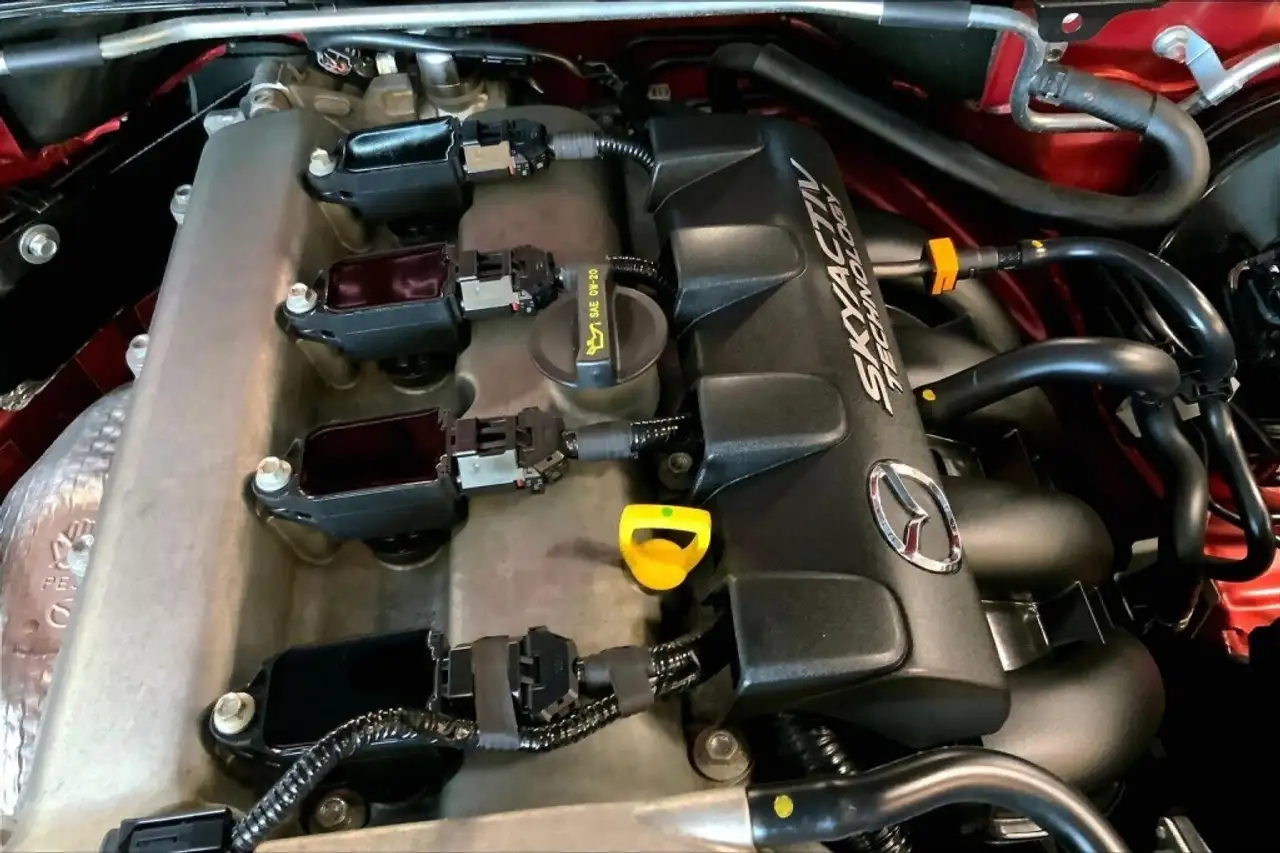 Mazda MX-5 Miata снимка Mazda MX-5 Miata