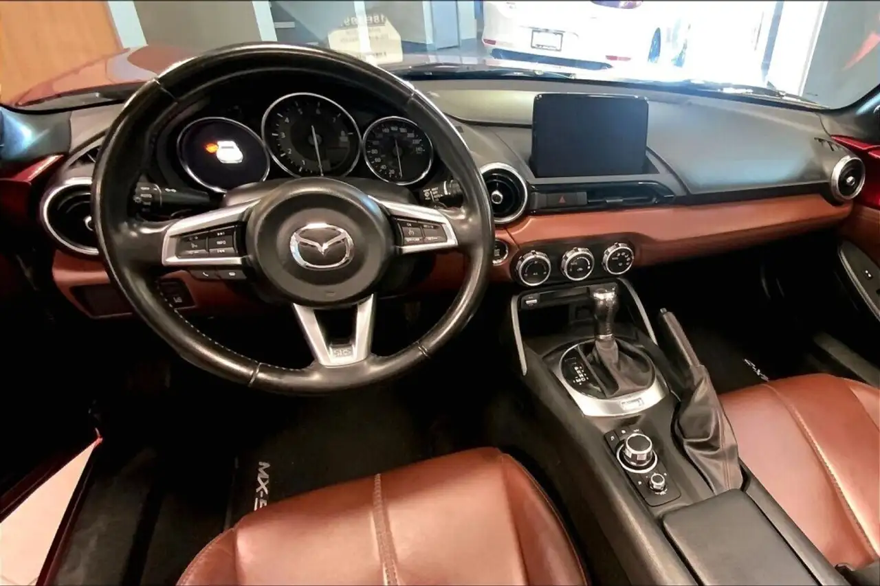 Mazda MX-5 Miata снимка Mazda MX-5 Miata