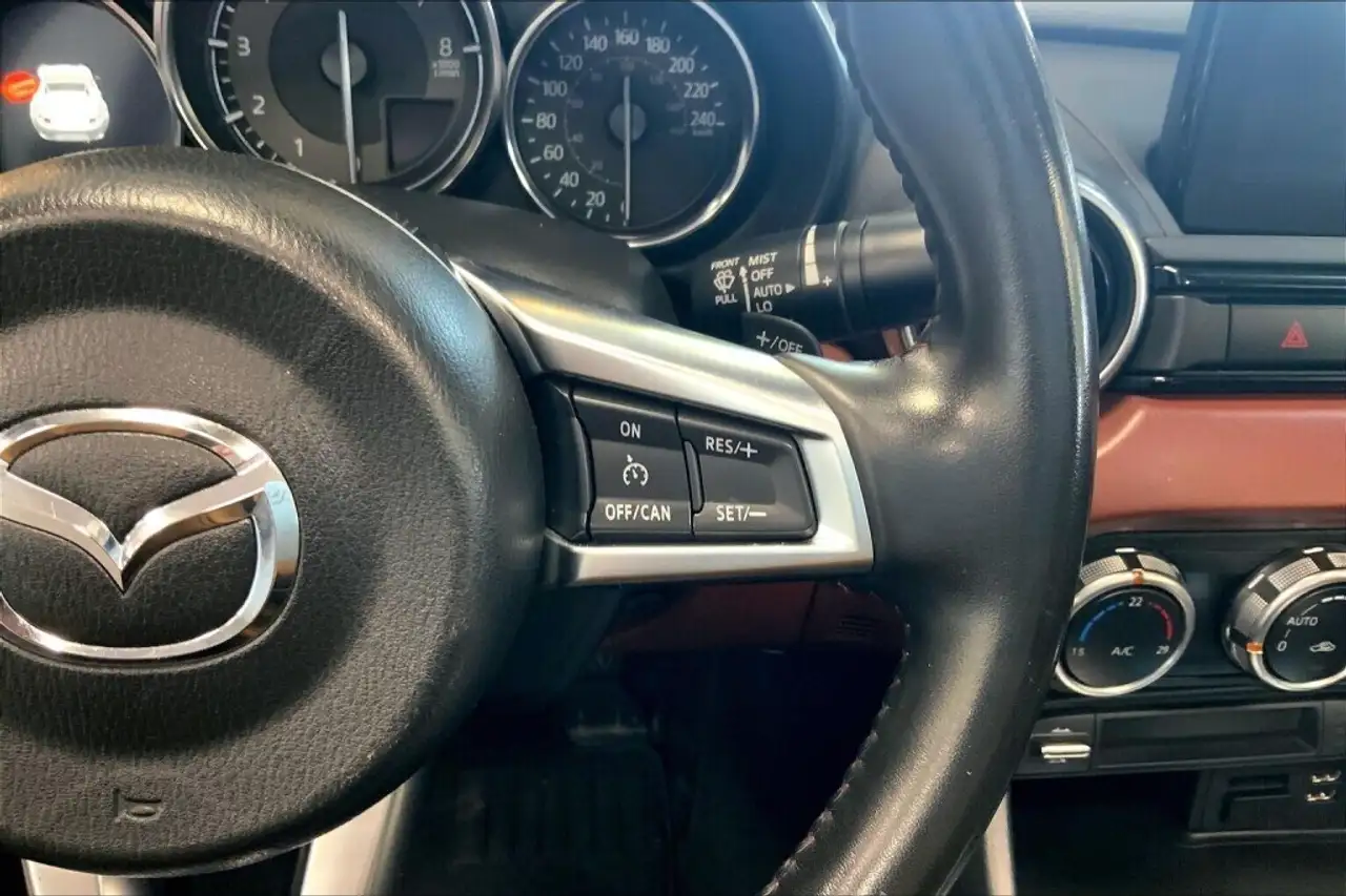 Mazda MX-5 Miata снимка Mazda MX-5 Miata