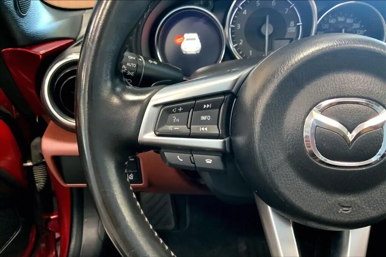 Mazda MX-5 Miata снимка Mazda MX-5 Miata