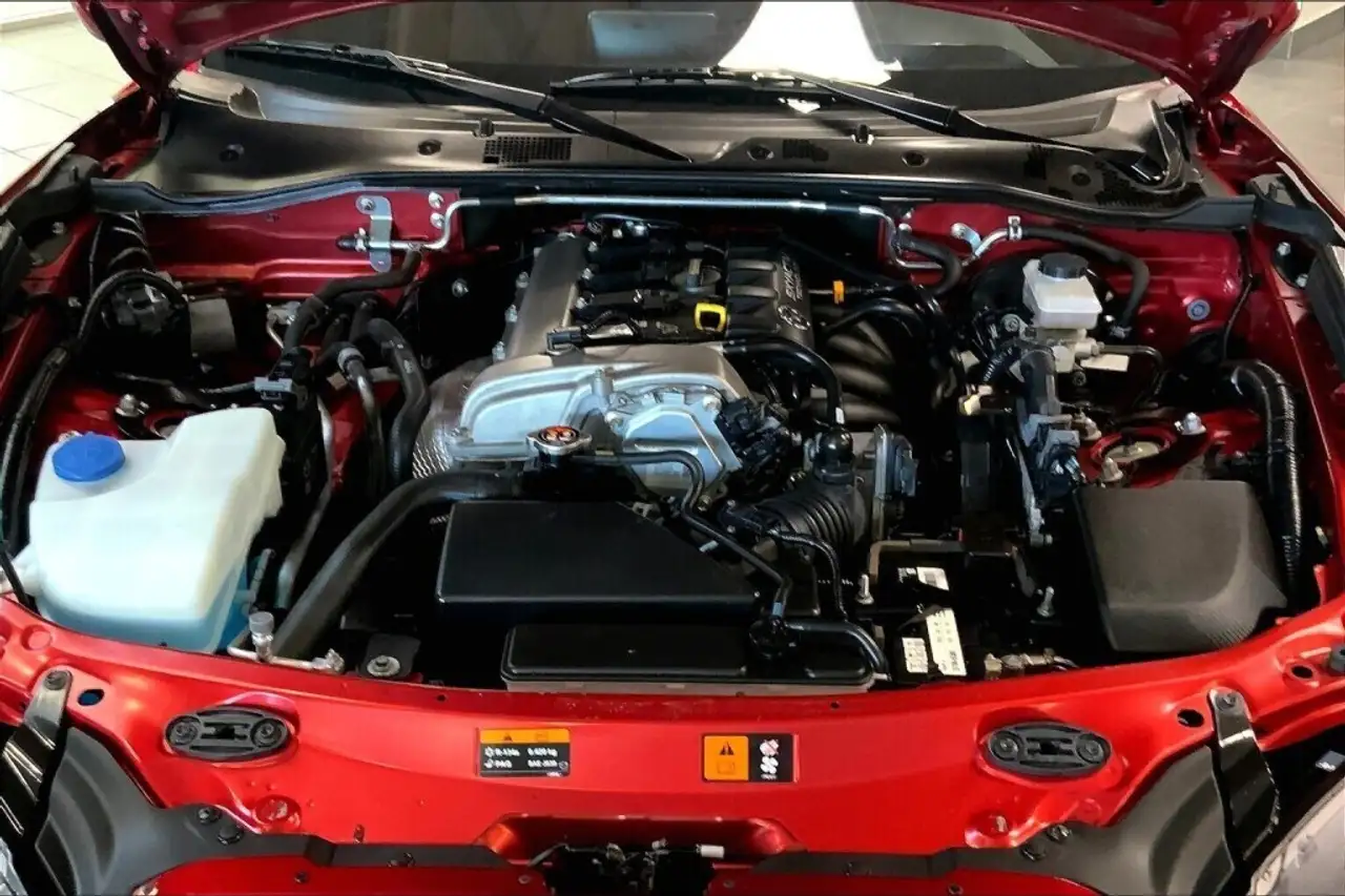 Mazda MX-5 Miata снимка Mazda MX-5 Miata