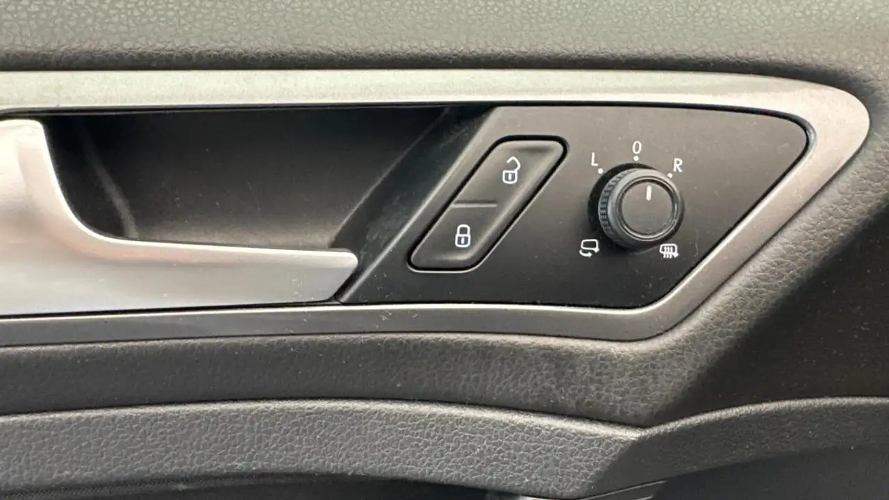 Volkswagen Golf Standard Model — photo 12