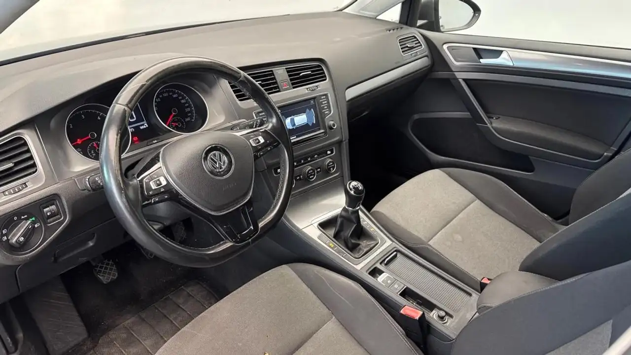 Volkswagen Golf Standard Model — photo 9