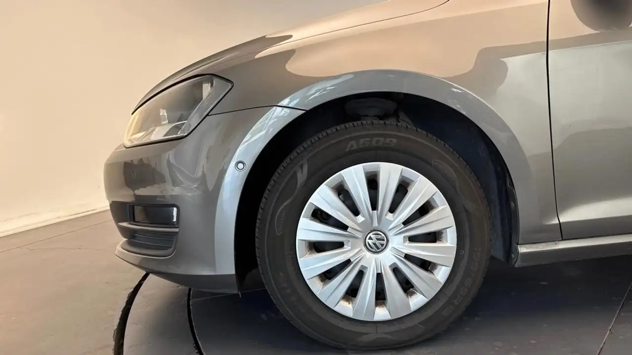 Volkswagen Golf Standard Model — photo 15