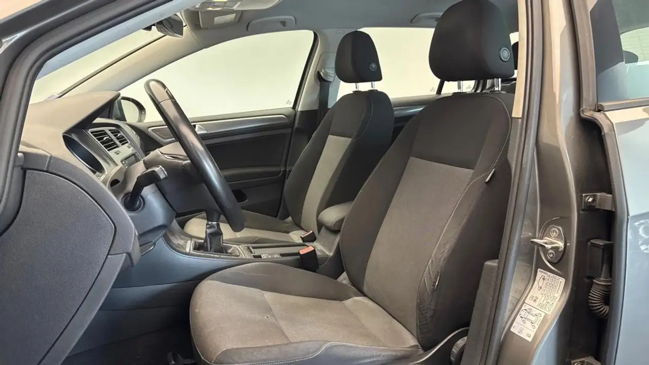 Volkswagen Golf Standard Model — photo 10