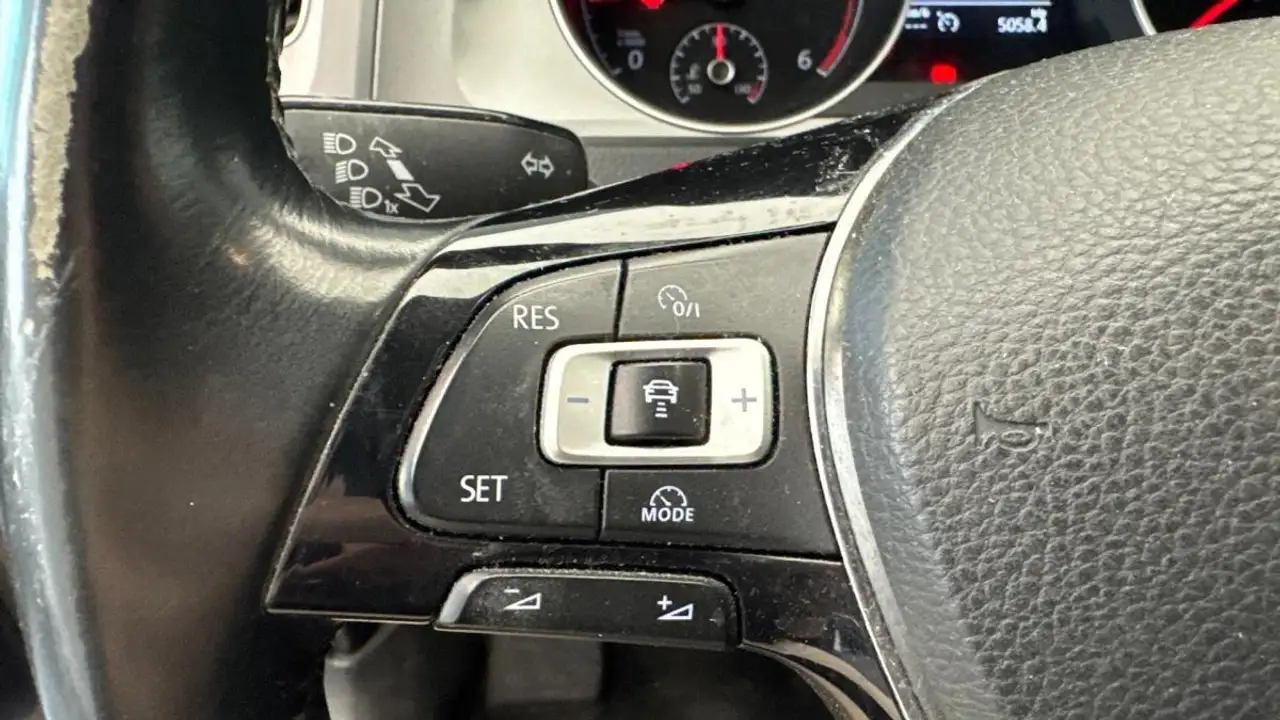 Volkswagen Golf Standard Model — photo 13