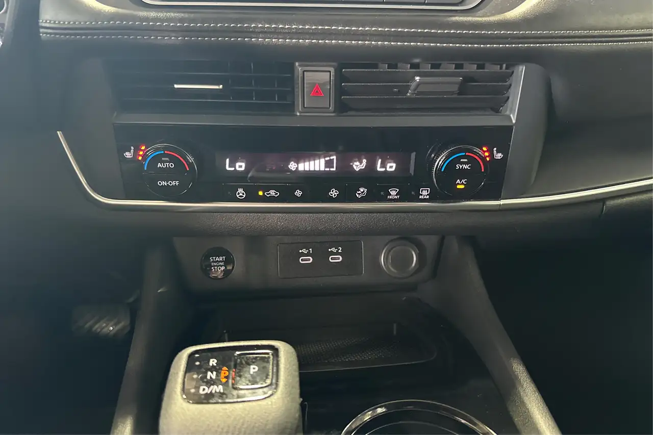 Nissan Rogue снимка Nissan Rogue