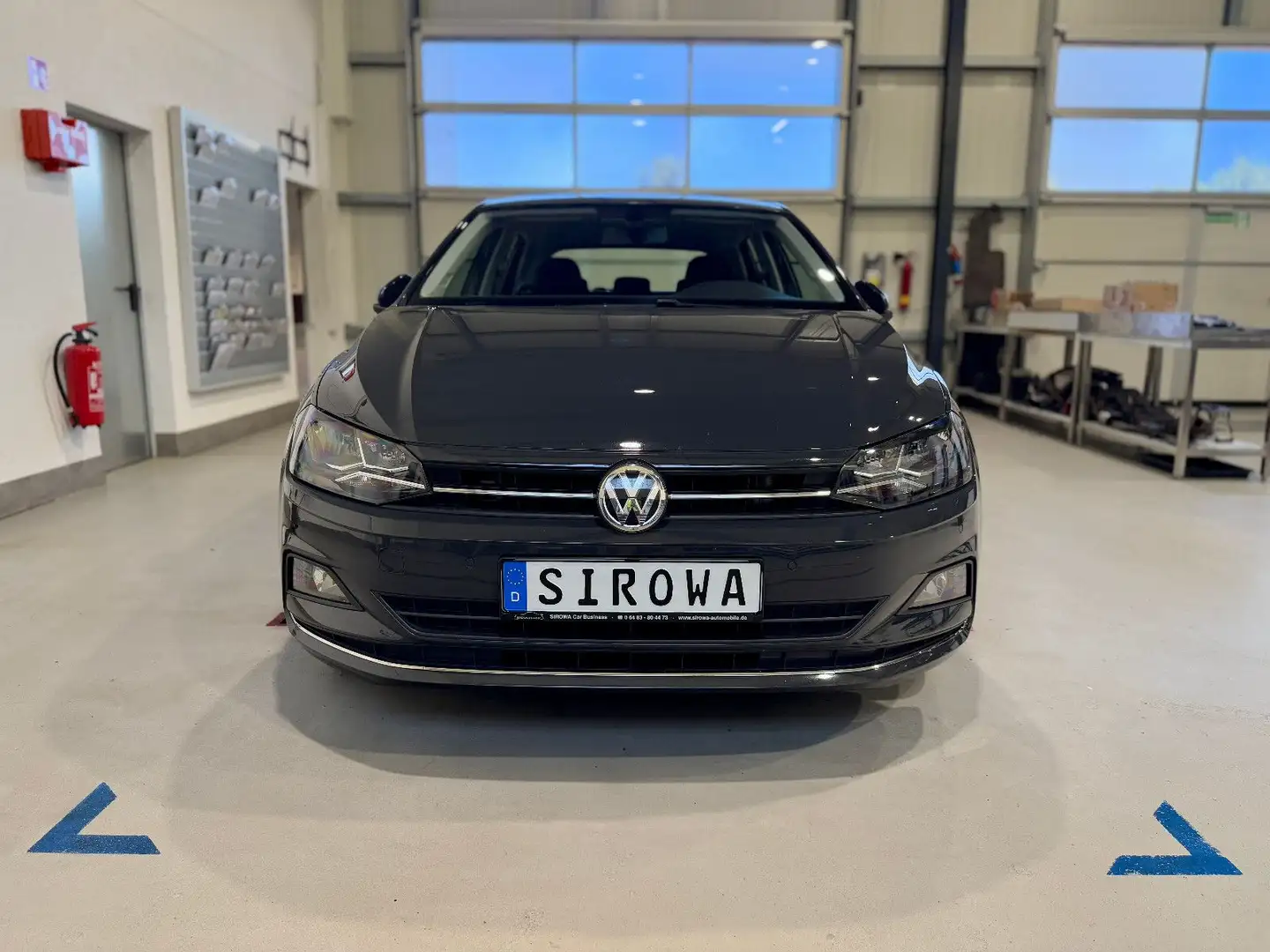 Volkswagen Polo VI Highline Grijs - 2