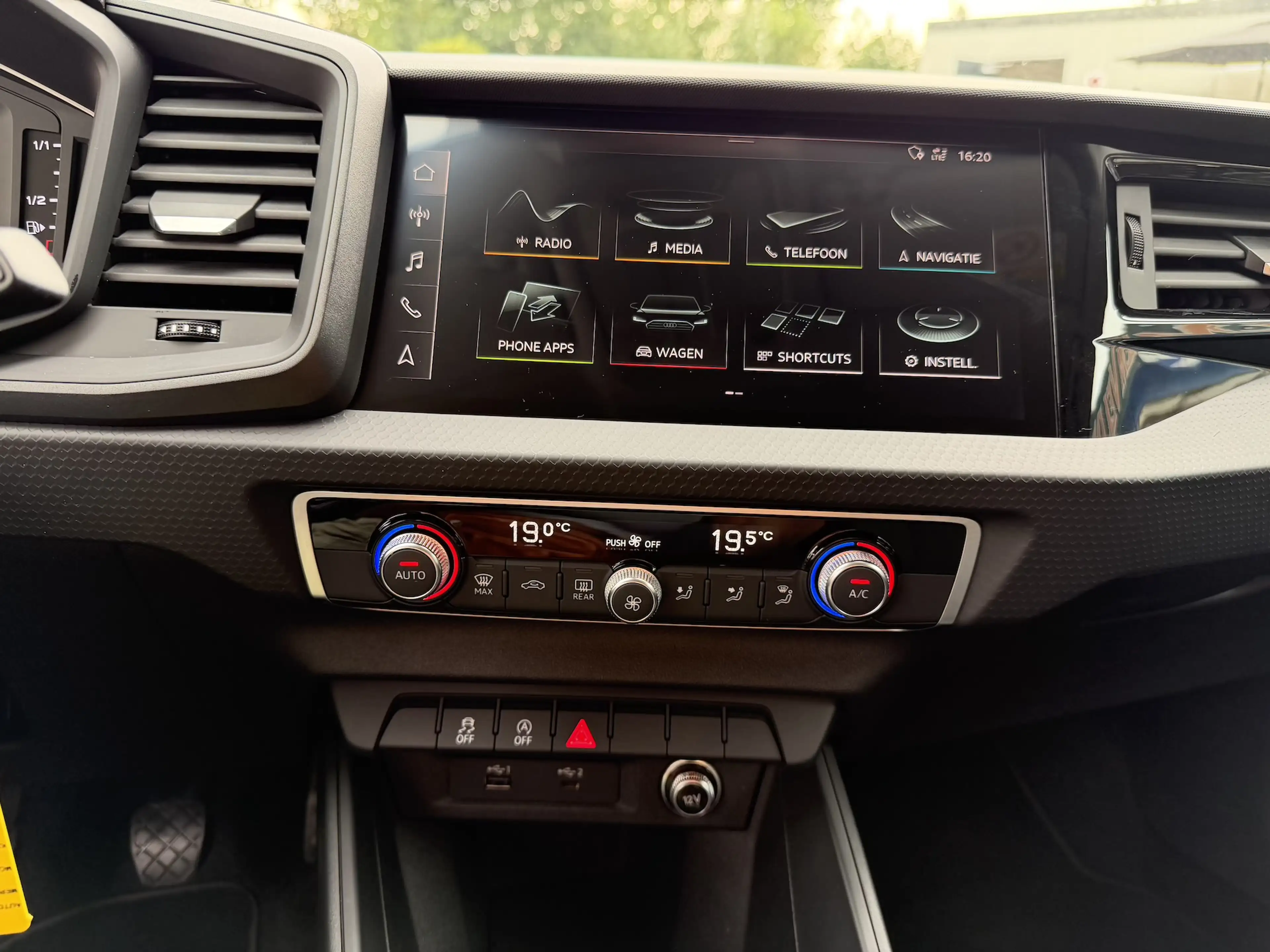 Audi A1 Sportback 25 TFSI|Virtual|A/c|CarPlay|LaneAssist — photo 22