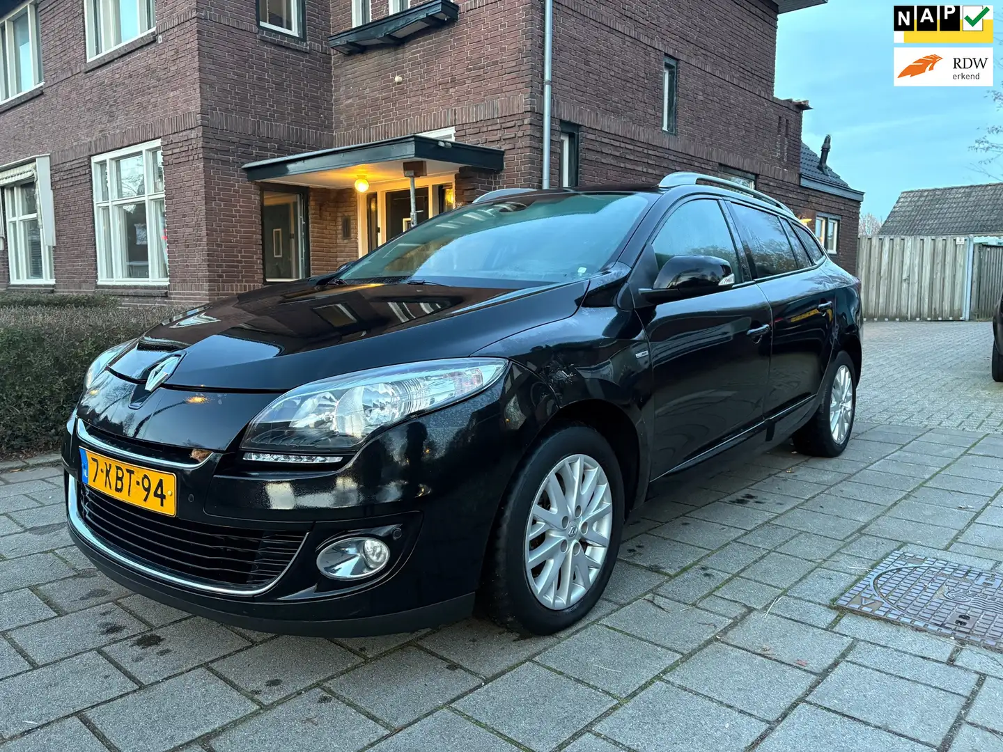 Renault Megane Estate 1.5 dCi Bose - airco - cruise control Zwart - 1