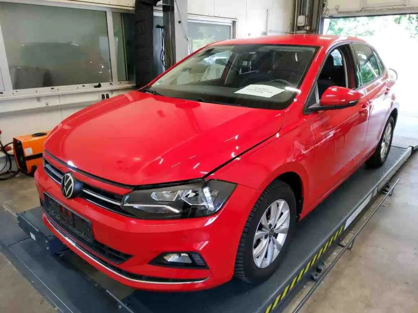Volkswagen Polo 1.0 TSI DSG HIGHLINE *ACC *SHZ *NAVI *LM *PDC * Rood - 2