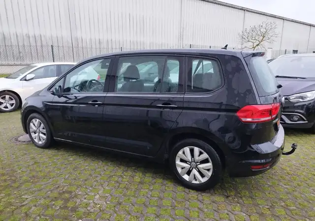 Volkswagen Touran view 5