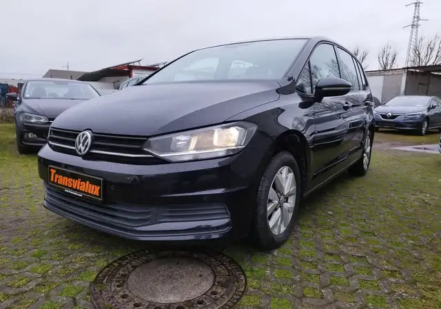Volkswagen Touran view 2