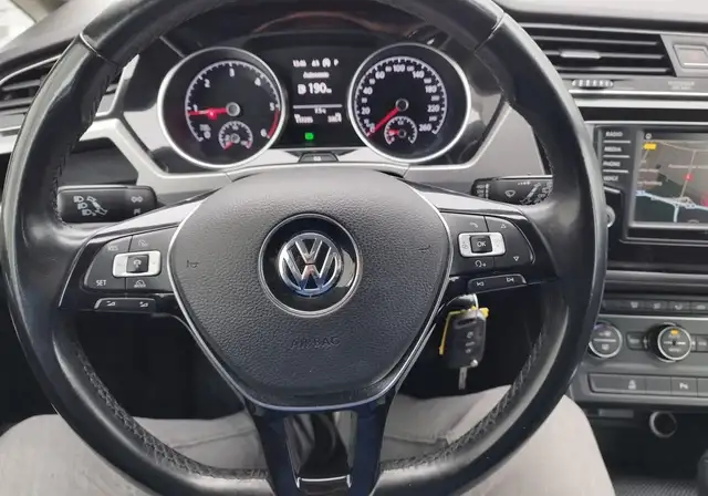 Volkswagen Touran view 6