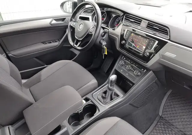 Volkswagen Touran view 10