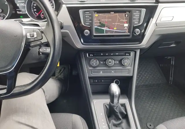 Volkswagen Touran view 9