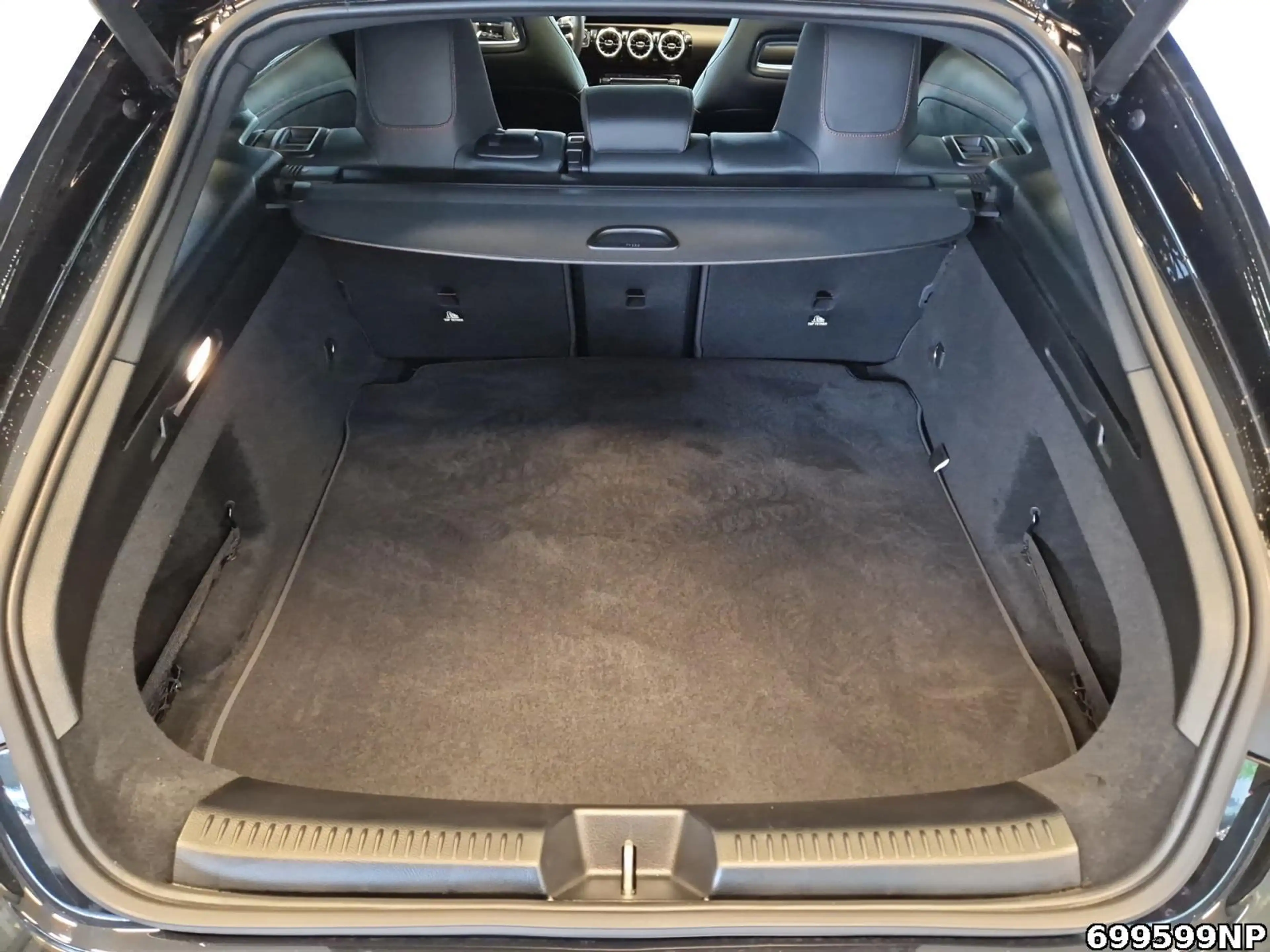 Mercedes-Benz CLA 35 AMG 4M Pano Night DISTRONIC MULTIBEAM — photo 6