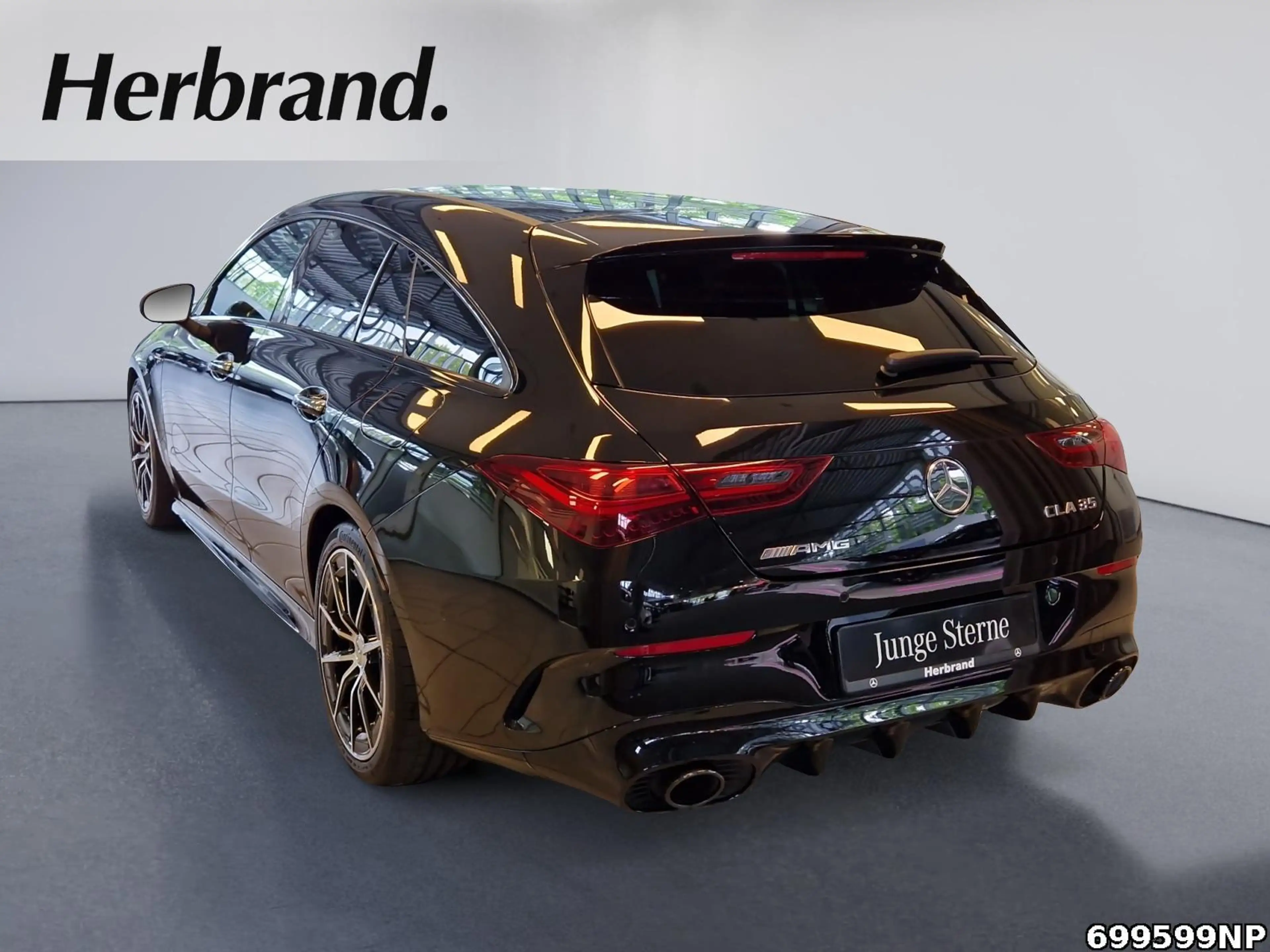 Mercedes-Benz CLA 35 AMG 4M Pano Night DISTRONIC MULTIBEAM — photo 4